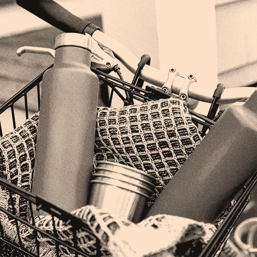 Klean Kanteen Insulated Classic 25oz W/ Pour Through Cap - Black - Image 4