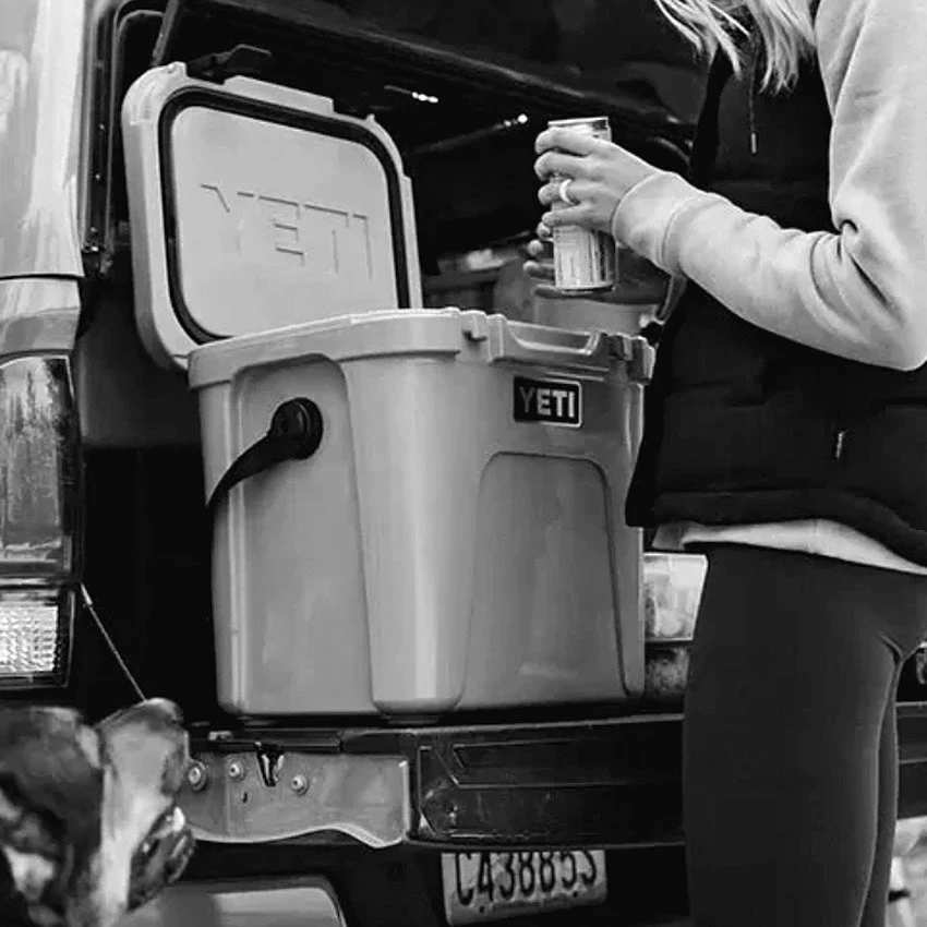 Yeti Roadie 24 Cool Box - Charcoal - Image 5